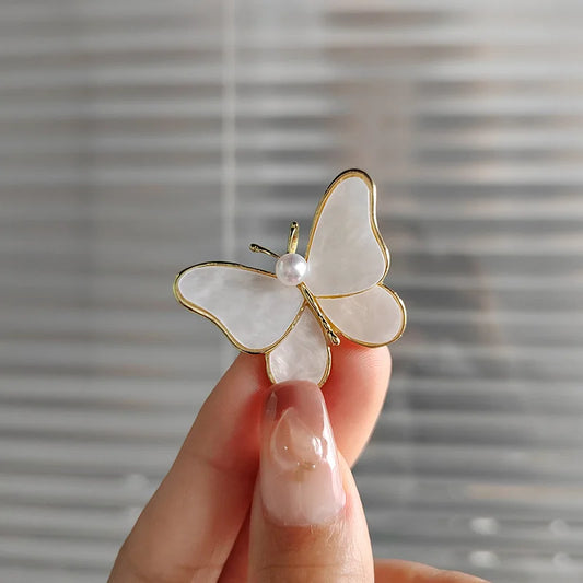 Flyshadow New Natural Shell Pearl Butterfly Brooches for Women Lapel Pins Elegant Party Clothes Suit Small Accessories Gift 2024