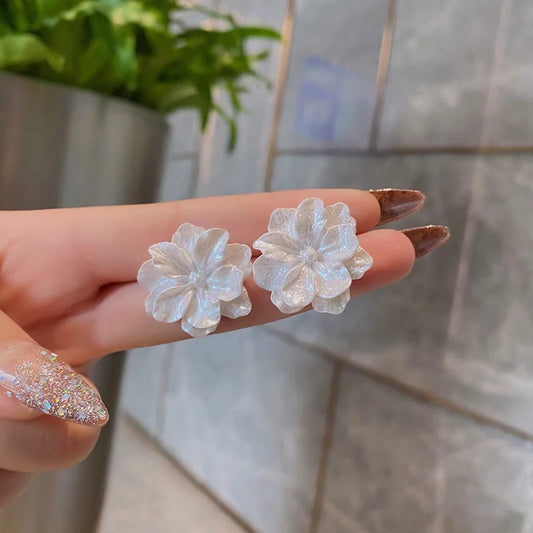 Flyshadow White Flower Stud Earrings for Women Flower Earring New Modern Korean Fashion Cute Teens Girl Party Jewelry Accessories