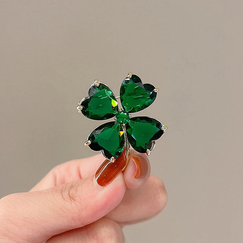 Flyshadow Lucky Grass To Prevent Walking Brooch Four-leaf Clover Vintage Emerald Color Brooch Female Wedding Suit Jewelry Accessories