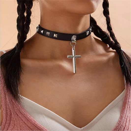 Flyshadow Goth Punk Pu Leather Collar Necklace For Women Vintage Cross Pendant Necklace Rivet Choker Fashion Ladies Jewelry Gift