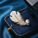 Flyshadow Women's Brooch Gold Diamond Shiny Feather Designer Fashion Y2k Imitation Pearl Luxury Gift Evening Brooch For Femme Jewelry 2024