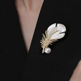 Flyshadow Women's Brooch Gold Diamond Shiny Feather Designer Fashion Y2k Imitation Pearl Luxury Gift Evening Brooch For Femme Jewelry 2024