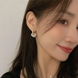 Flyshadow Popular in Celebrity Style Sweet Pearl Peach Heart Love Dangle Earrings for Woman Fashion Luxury Jewelry Unusual Accessories